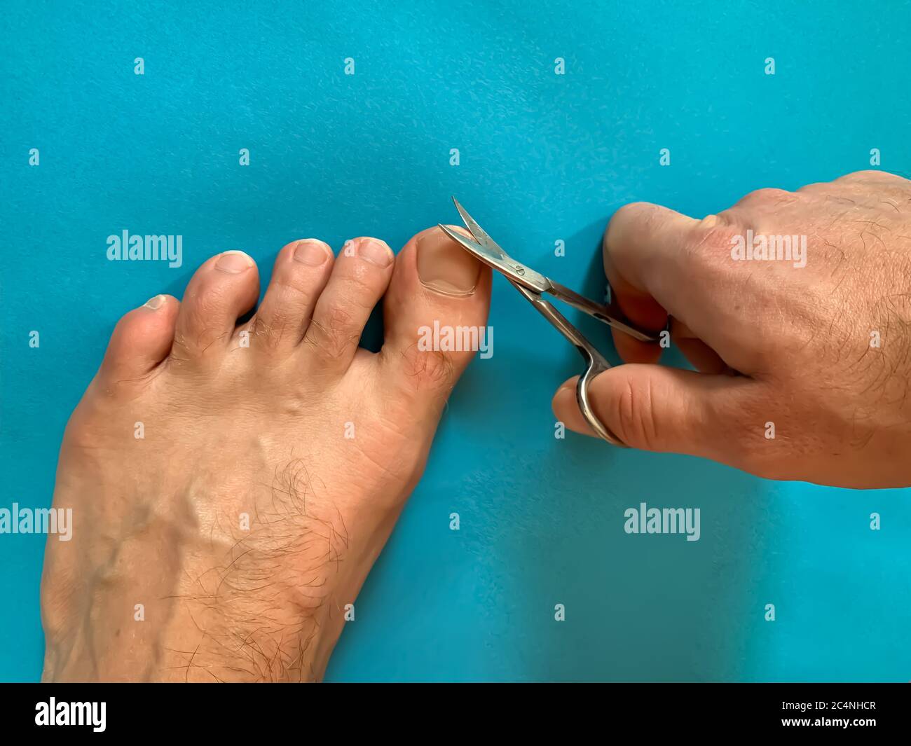 how to use nail scissors
