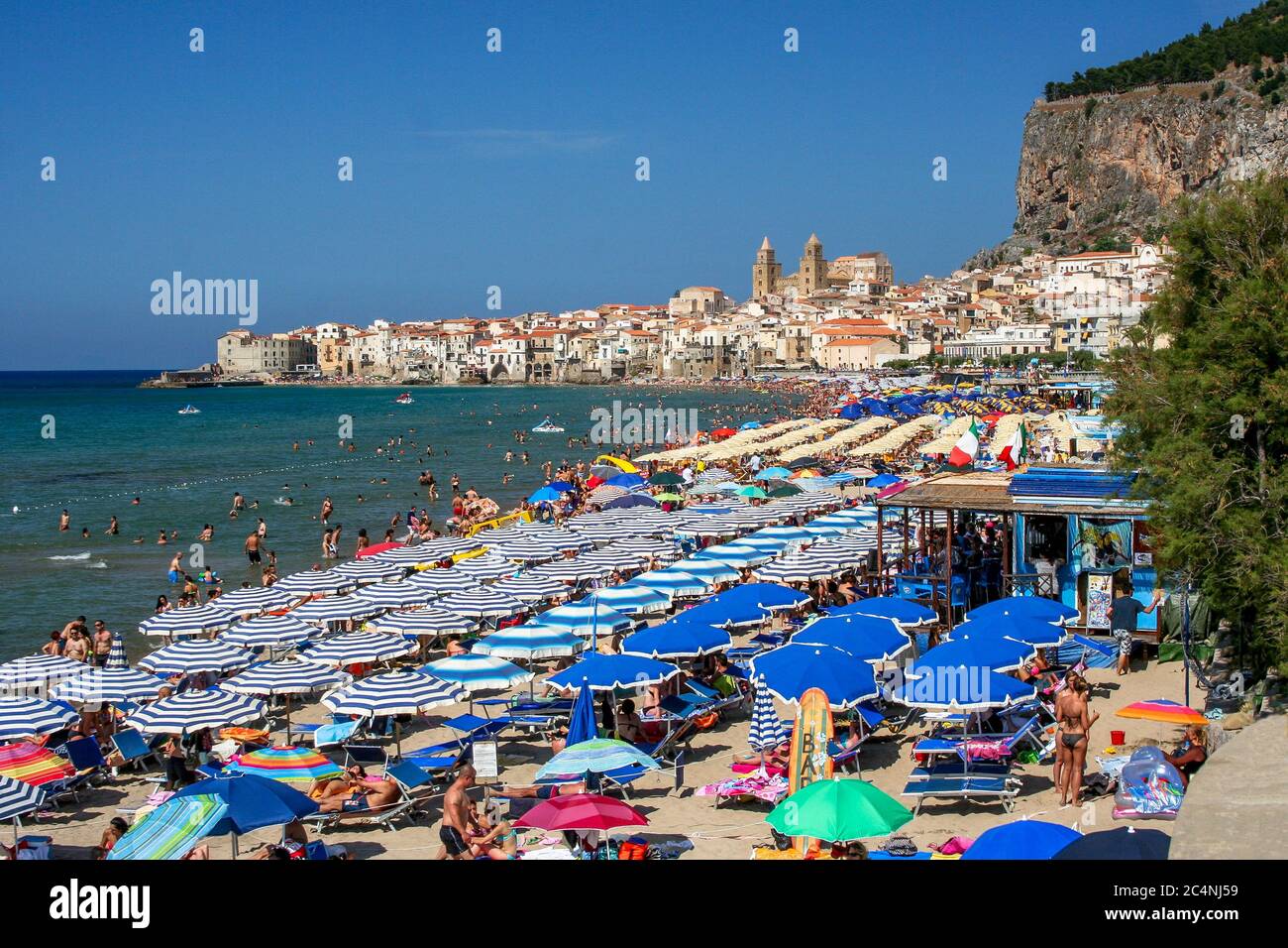 Cefalu Beach Sicily Italy Stock Photo Alamy cefalu-beach-sicily-italy-stock-photo-alamy
