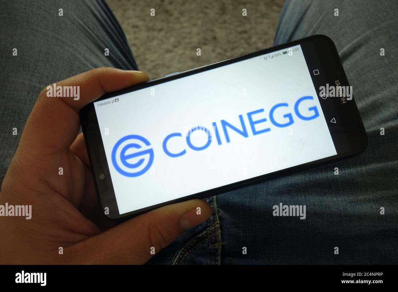 Crypto holding hi-res stock photography and images - Page 26 - Alamy