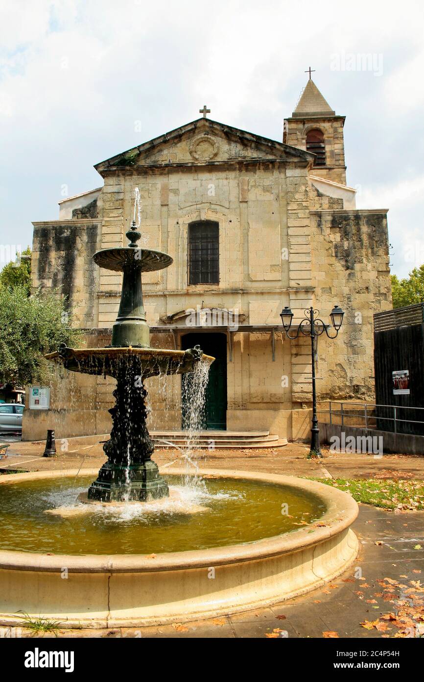 Saint-Laurent-d'Aigouze, Occitanie, France. Church of St. Laurence, on the Place de la Republique (Eglise de Saint Laurent). Stock Photo