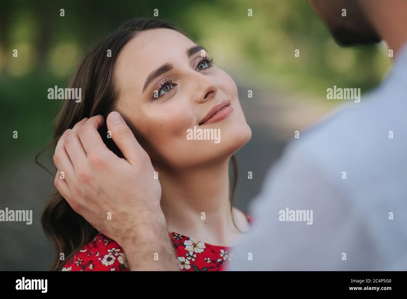 Man woman are sitting close together hi-res stock photography and ...