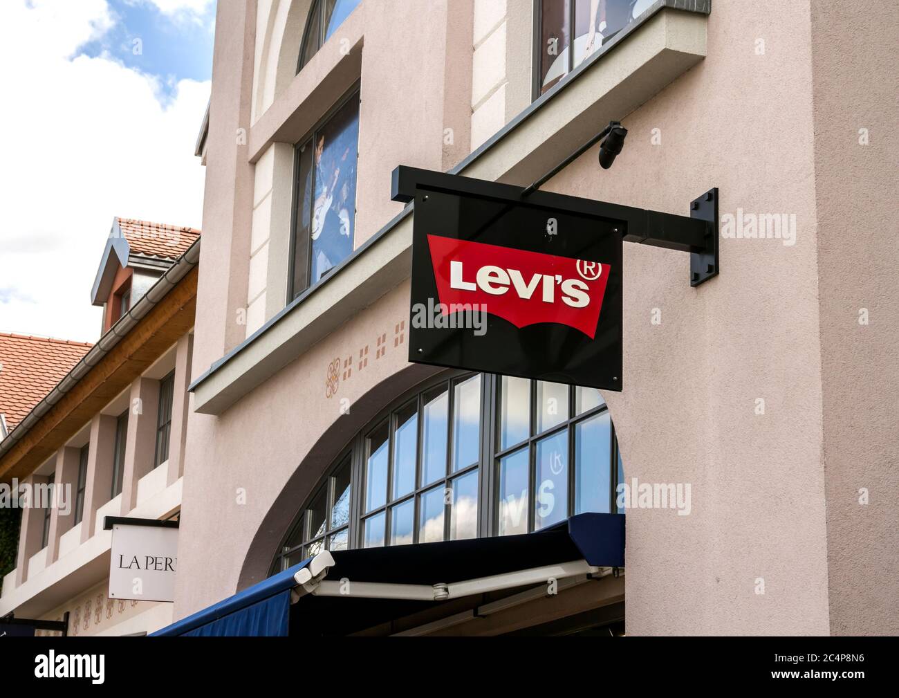 Ingolstadt, Germany : Levi's outlet store, Ingolstadt. Founded in 1853, Levi  Strauss is an American clothing company known worldwide for its brand of  Stock Photo - Alamy