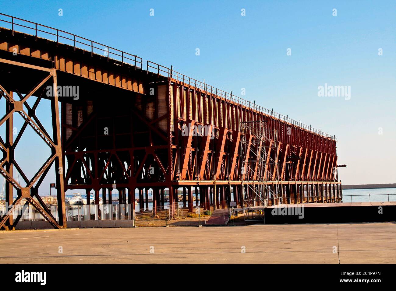 Almería, Andalusia, Spain, Europe.. The Cable Inglés (English Cable) is a  metal bridge, used to discharge minerals, from the XIX century Stock Photo  - Alamy
