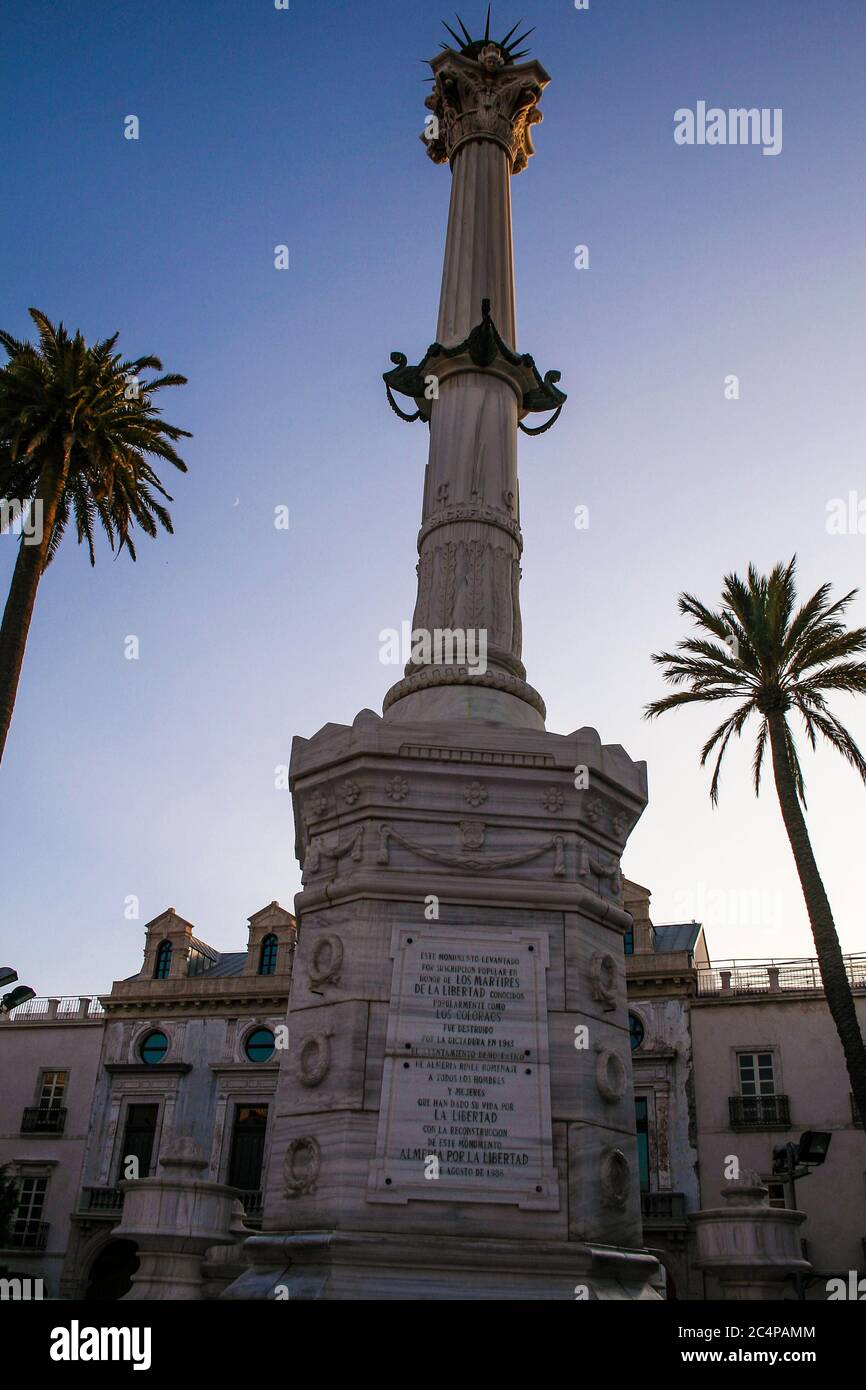 Almería, Andalusia, Spain, Europe.. Plaza de la Constitucion or Plaza Vieja. Monument to the Martyrs of Liberty (Martires de la libertad), also known as the monument to the Coloraos or Pingurucho, is a commemorative column inaugurated in 1870 and restored in 1988. Stock Photo