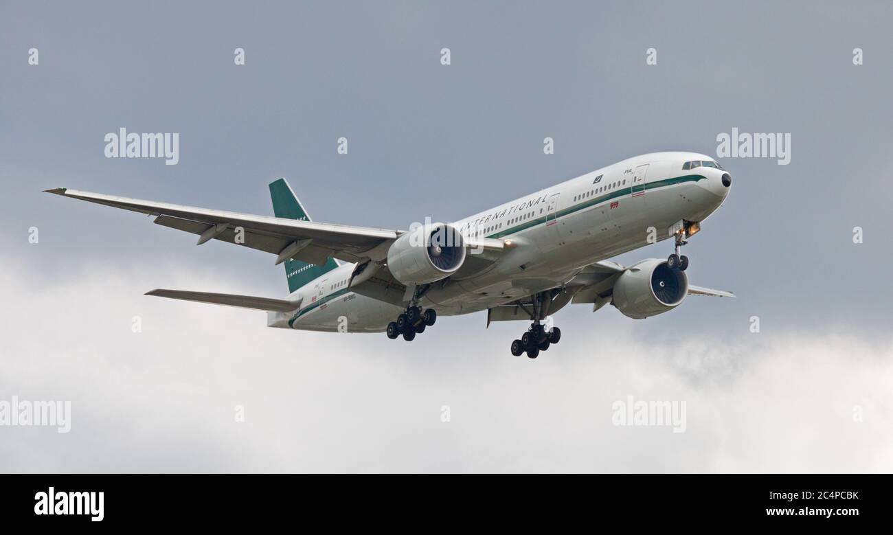 Ap Bmg Pia boeing 777 taking off hi-res stock photography and images - Alamy