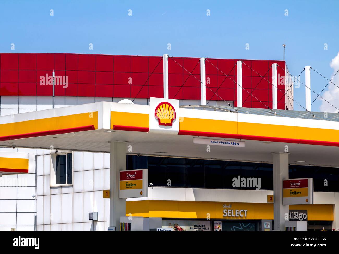 Emblem Shell Oil Company, in Ankara, Turkey. Shell Oil Company is United  States-based subsidiary of Royal Dutch Shell, a multinational oil company  Stock Photo - Alamy