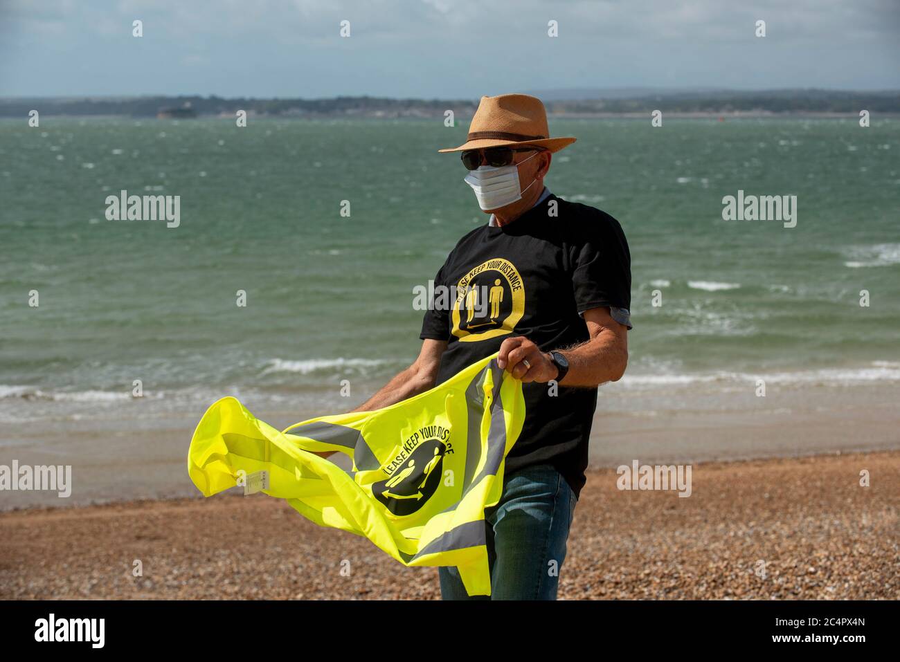 Man wearing hi vis hi-res stock photography and images - Alamy