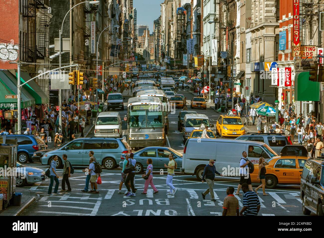 Canal street new york handbags hi-res stock photography and images