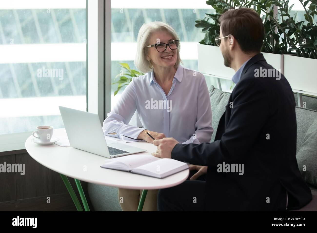Female boss discusses work issues with subordinate Stock Photo