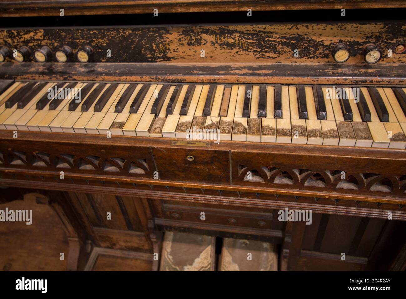 Old piano hi-res stock photography and images - Alamy