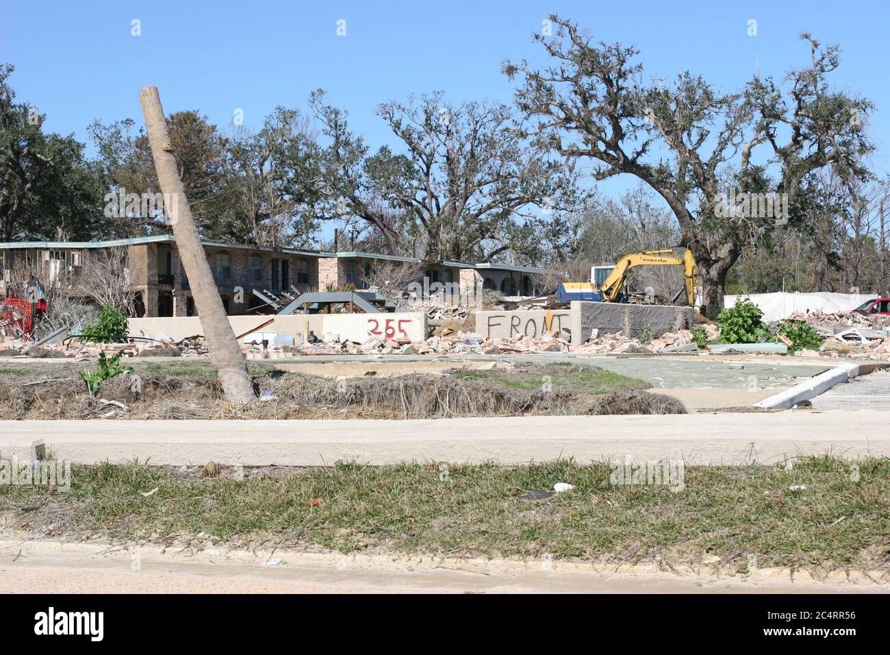 Powerful Hurricane Katrina Storm Surge Wind Damage To Homes On Beach In Ocean Springs Mississippi Near Biloxi Stock Photo Alamy