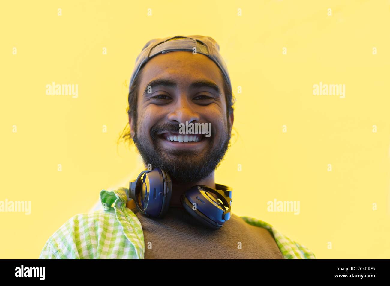 Man in yellow plaid hi-res stock photography and images - Alamy