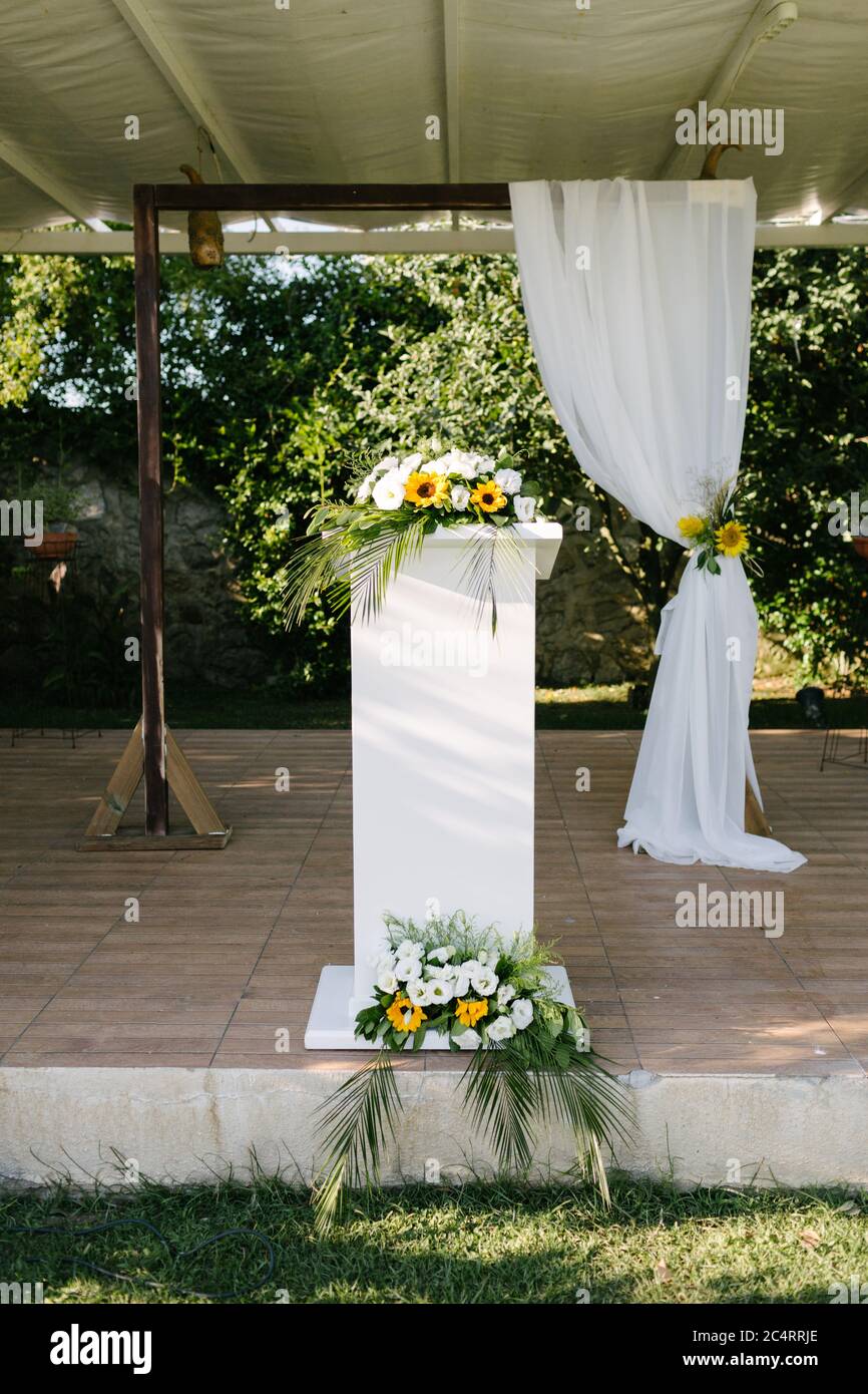 wedding arch. Rustic wedding. wedding area covered with flowers. Stock Photo