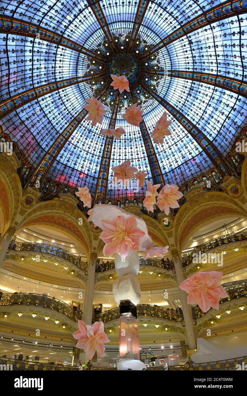 Galeries lafayette on boulevard haussmann hi-res stock photography and  images - Alamy