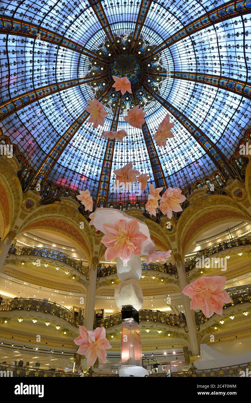 Galeries lafayette logo hi-res stock photography and images - Alamy