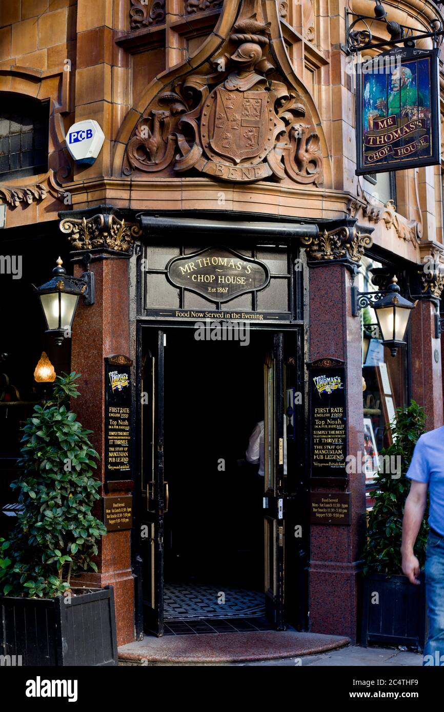 Pub, British, architecture, buildings, Manchester, stylish and retro, pubs given new life. Mr Thomas's Chop House, 1867 Stock Photo