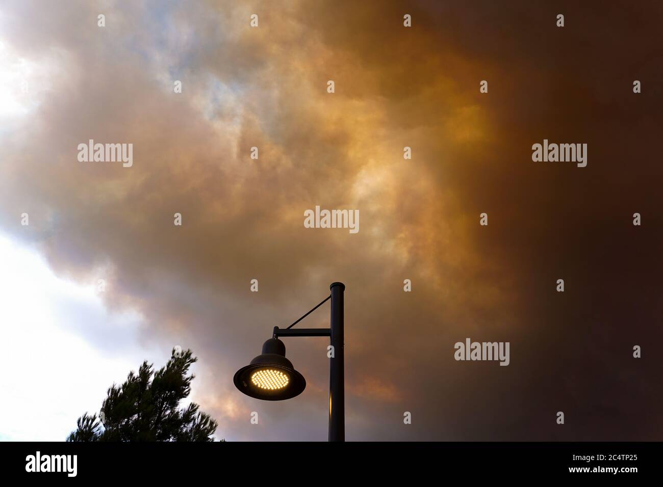 Smoke from the fire on Mount Charleston Stock Photo Alamy