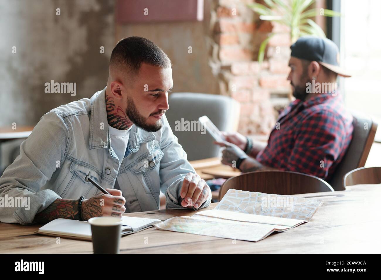 Planning vacation laptop map hi-res stock photography and images - Alamy