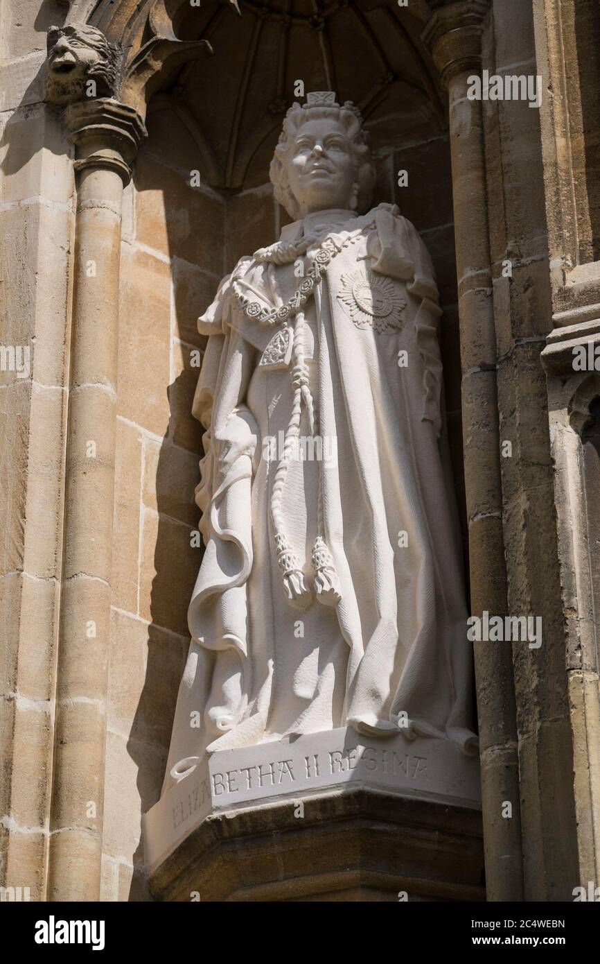 Statue Of Queen Elizabeth Ii In The Façade Of Canterbury Cathedral In 