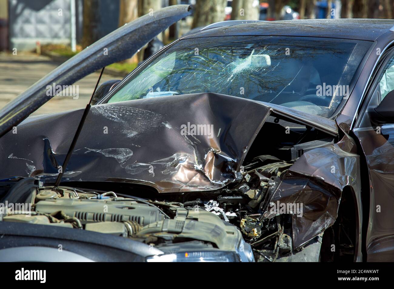 Two car head on collision hi-res stock photography and images - Alamy