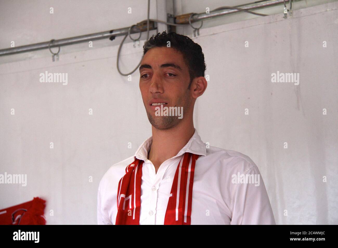 World's tallest man hi-res stock photography and images - Alamy