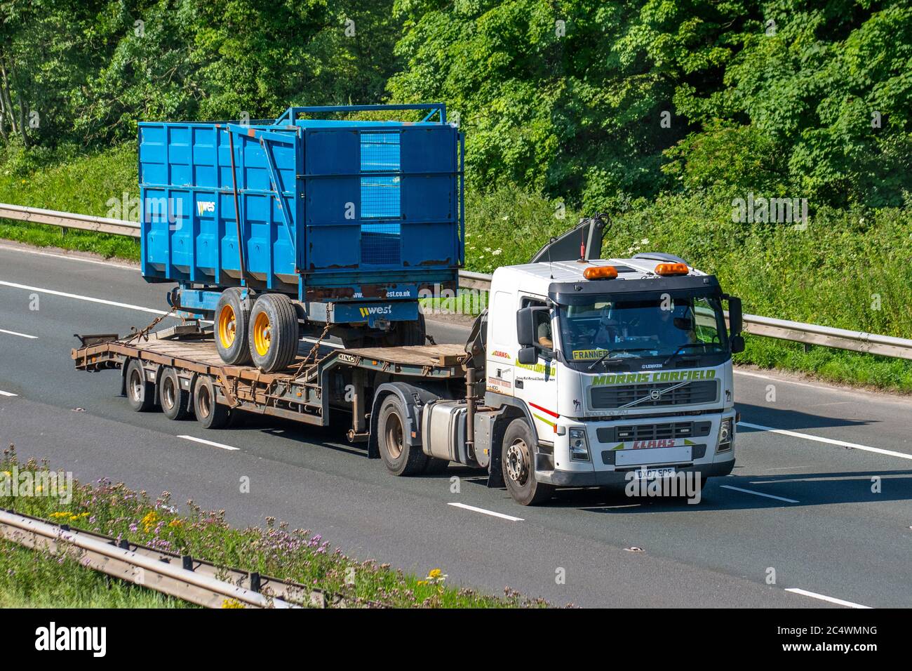 Low loaders lorries hires stock photography and images Alamy