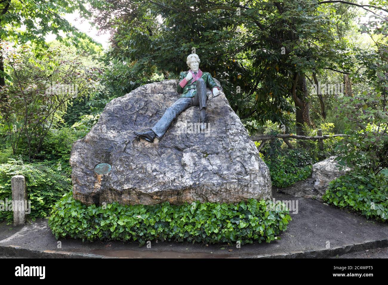 Oscar Wilde Memorial Sculpture Dublin Ireland Stock Photo Alamy