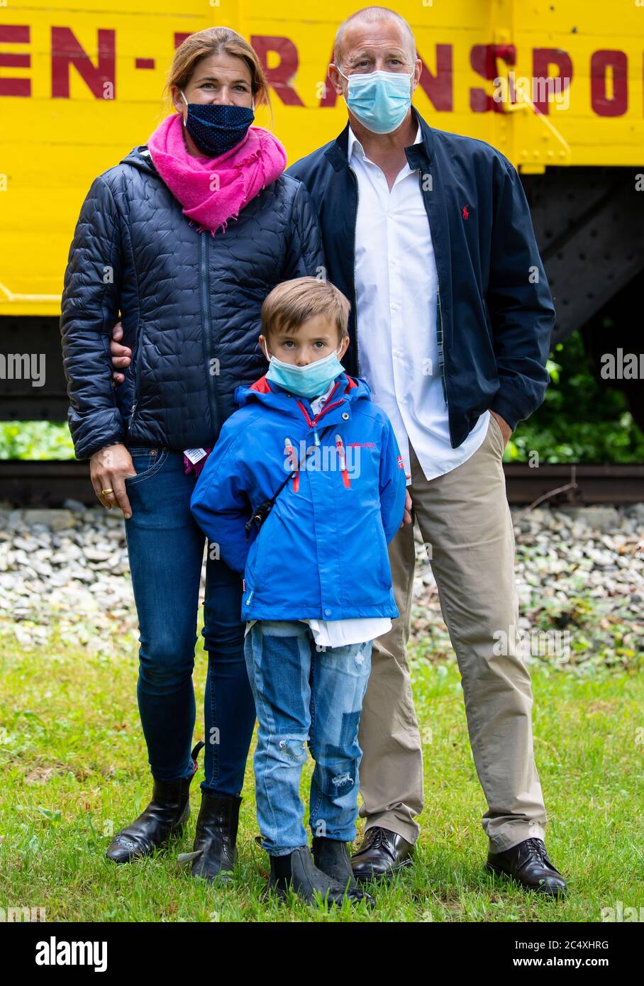 29 June 2020, Bavaria, Weßling: Heino Ferch, actor, with his wife Marie-Jeanette and son Gustav, recorded at a press event at Circus Krone Farm. Photo: Sven Hoppe/dpa Stock Photo