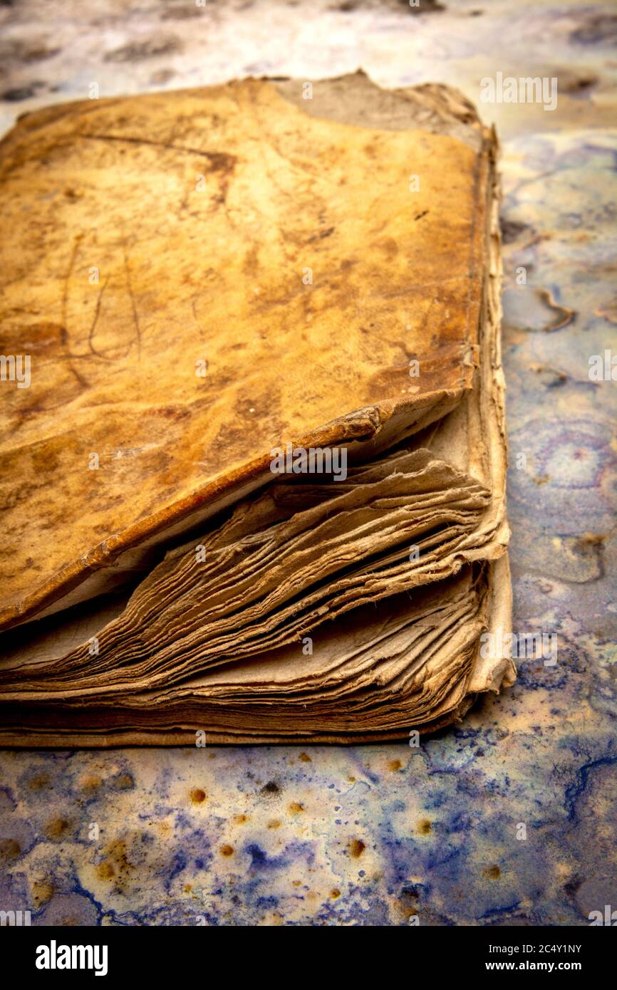 Old books images hi-res stock photography and images - Alamy