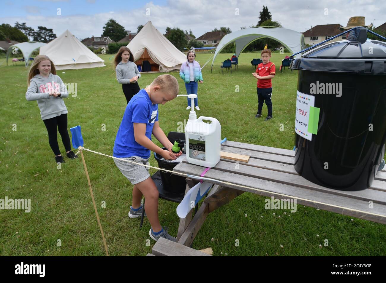 Children queue to wash their hands between lessons at Llanishen Fach Primary School in Cardiff. Stock Photo