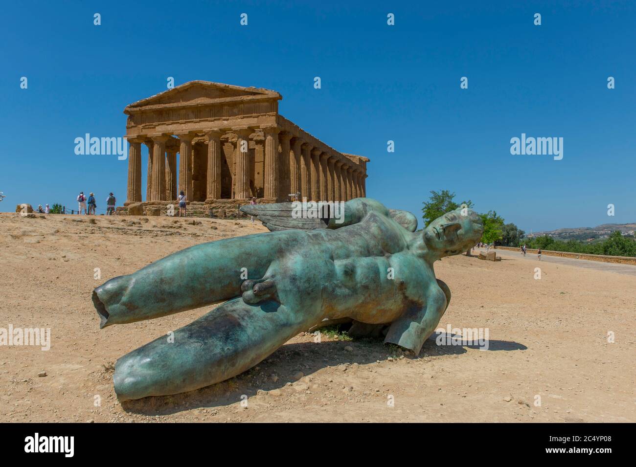 Ikaro caduto (fallen Icarus) bronze sculpture by Polish artist Igor