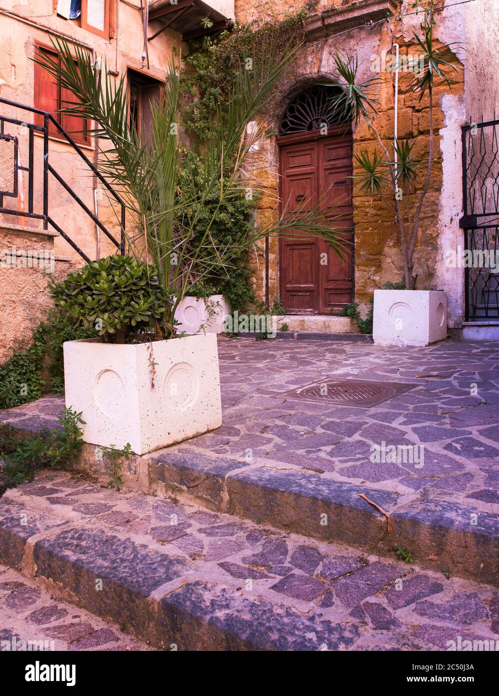 Old stone painted stairs hi-res stock photography and images - Alamy