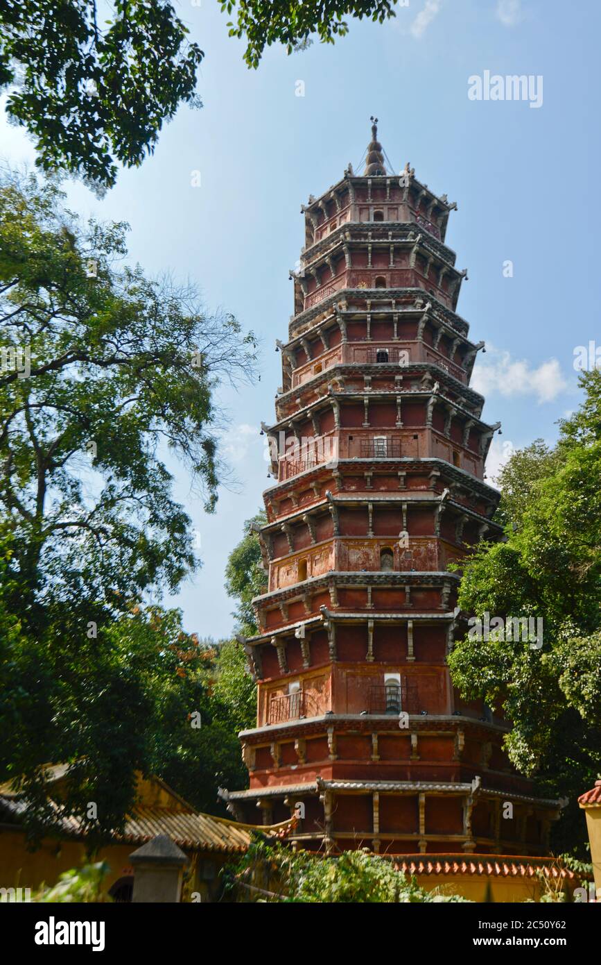 Baotong Temple: Hongshan Pagoda. Wuhan, China Stock Photo
