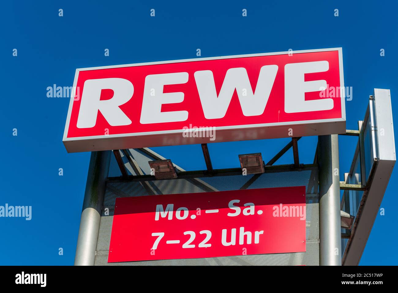 Die Rewe Group ist eine international tätige Unternehmensgruppe mit Sitz in Köln Stock Photo