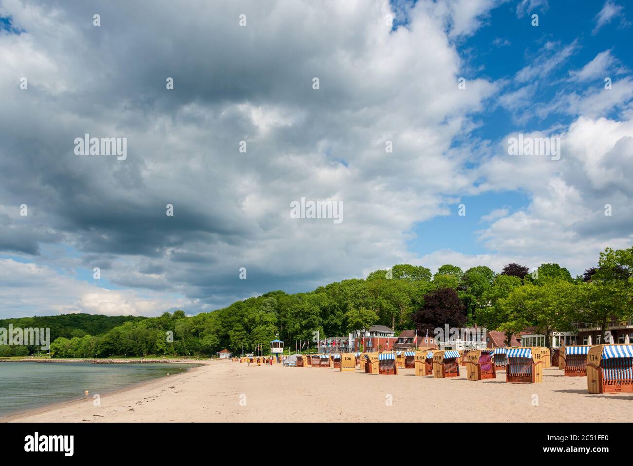 Der Badestrand von Heikendorf Möltenort an der Ostsee in der Kieler Der Badestrand von Heikendorf Möltenort an der Ostsee in der Kieler