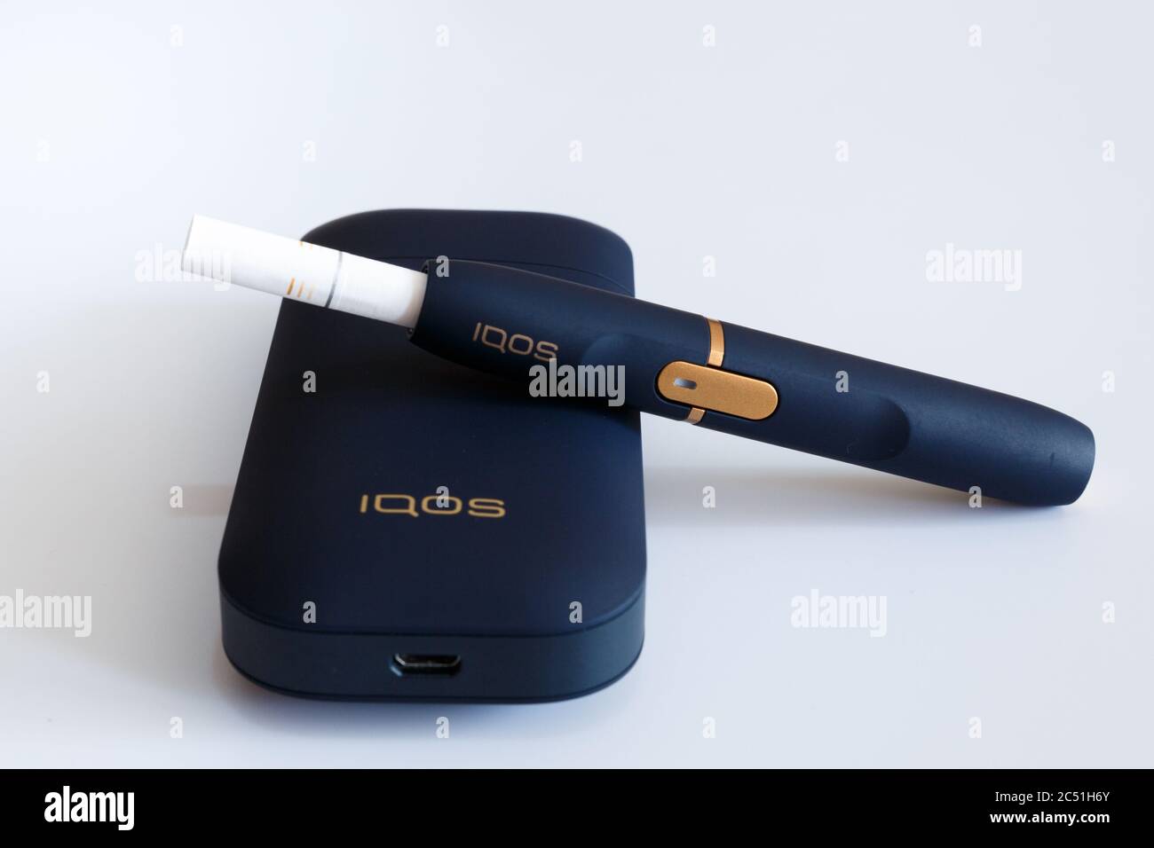 Iqos hi-res stock photography and images - Page 6 - Alamy