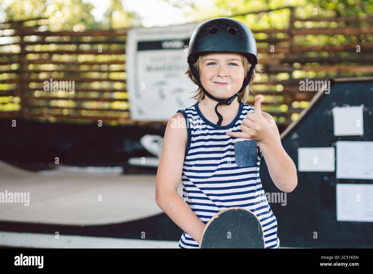 Skater fashion male hi res stock photography and images Page 26 Alamy