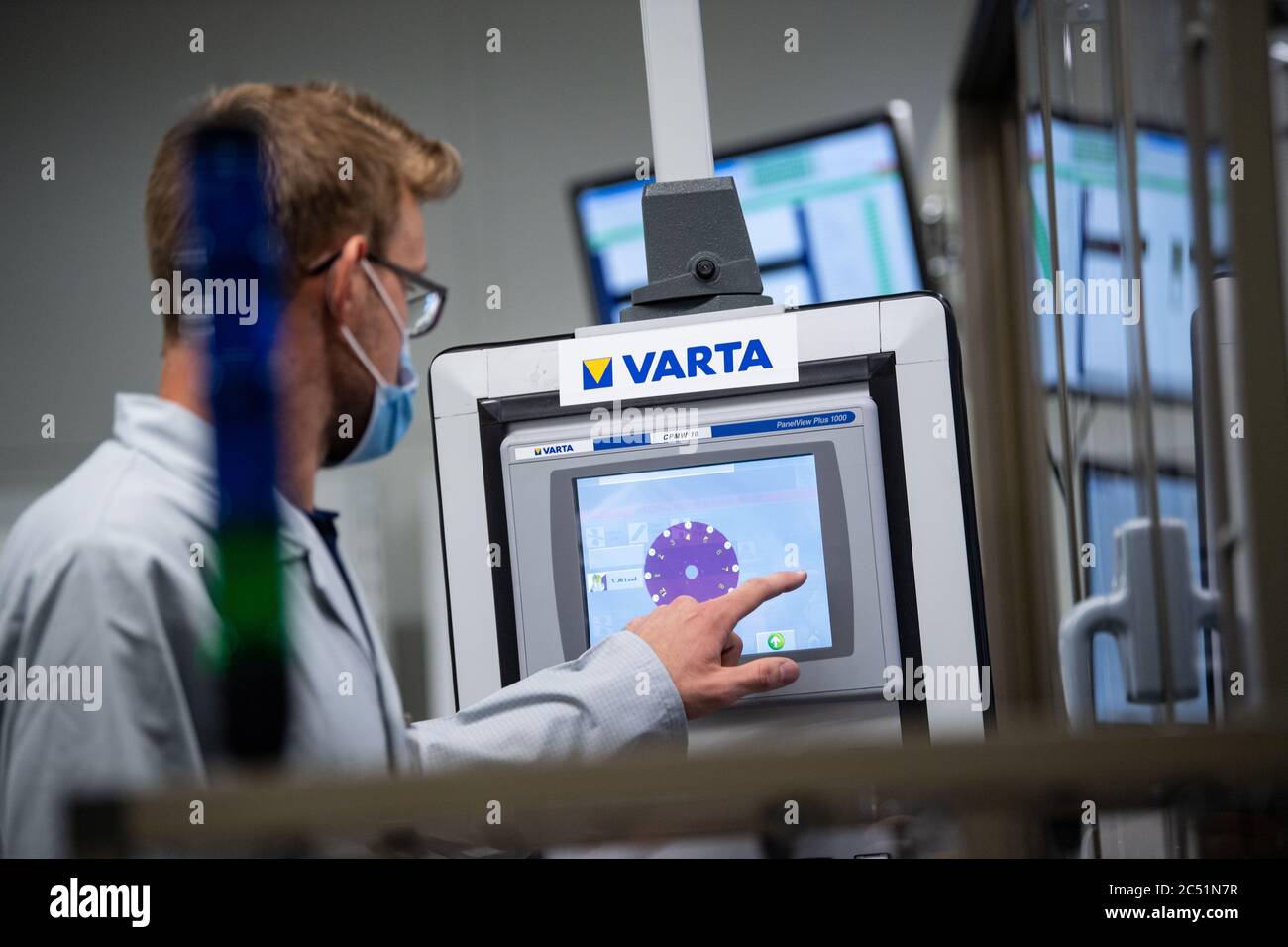 ellwangen-germany-30th-june-2020-an-employee-of-varta-ag-operates-a-machine-in-a-clean-room-of-the-battery-manufacturer-varta-ag-the-production-of-battery-  ...
