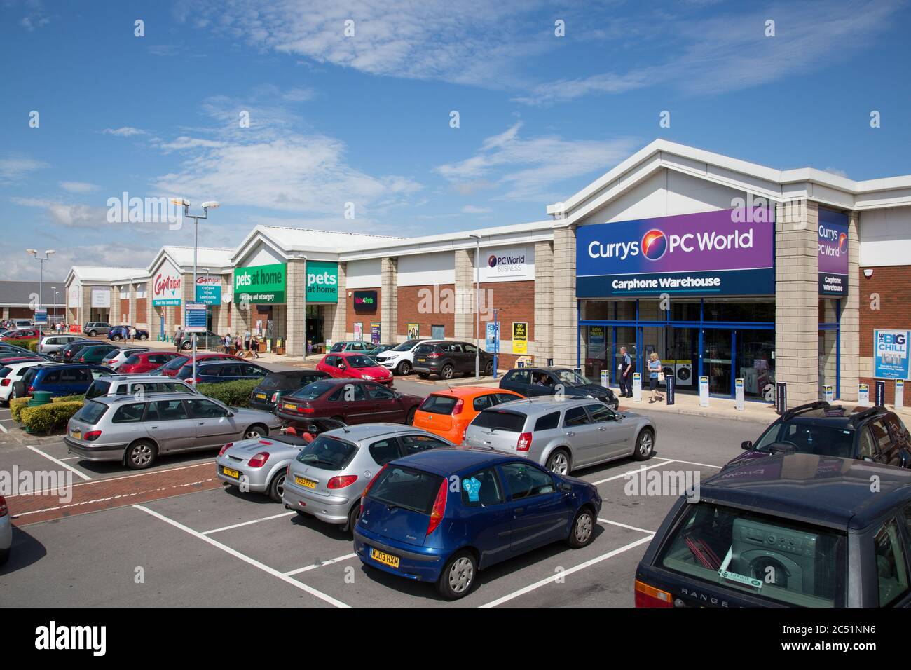 Shoppers retail park hi-res stock photography and images - Alamy