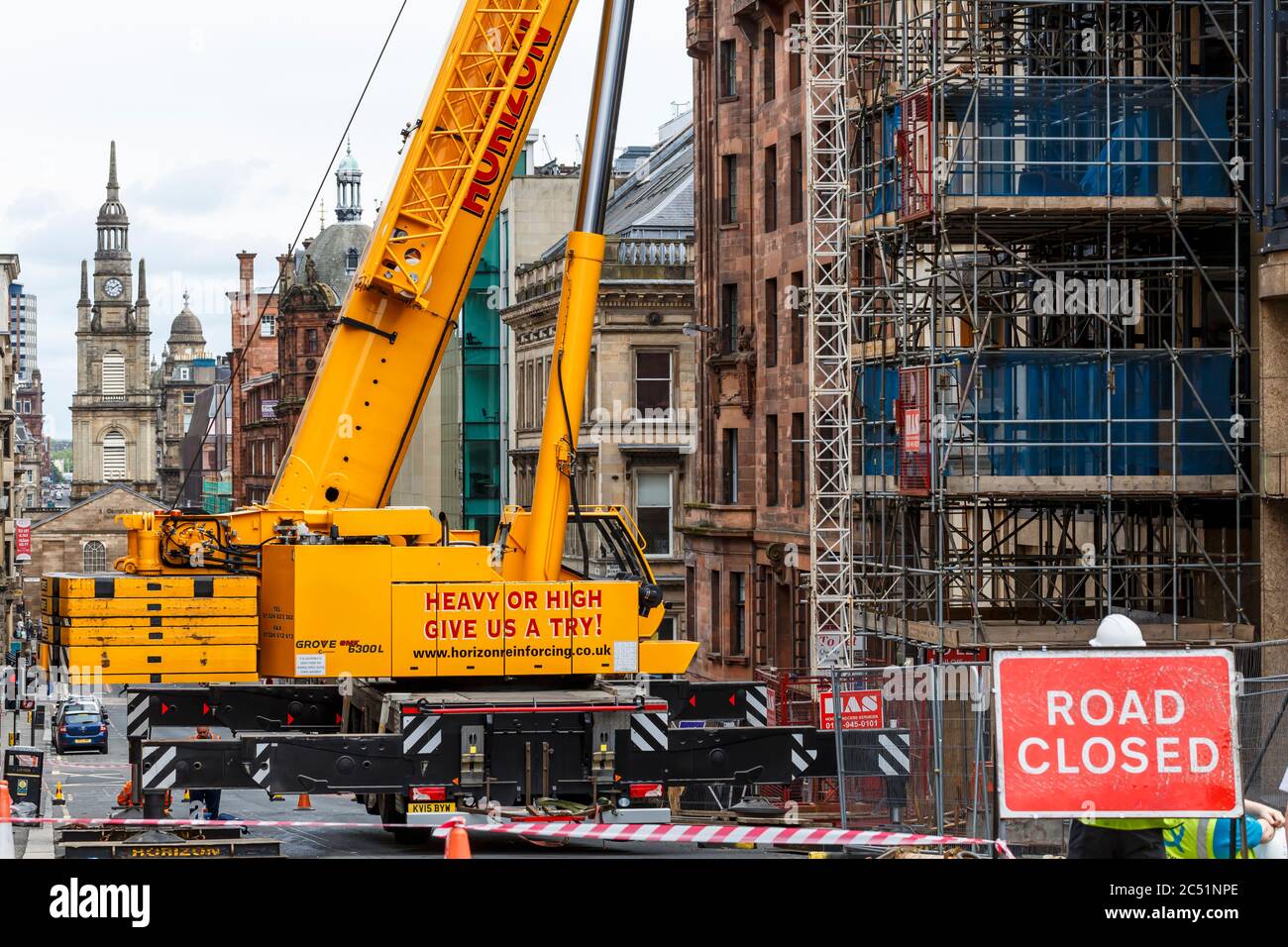 Mobile cranes hires stock photography and images Alamy