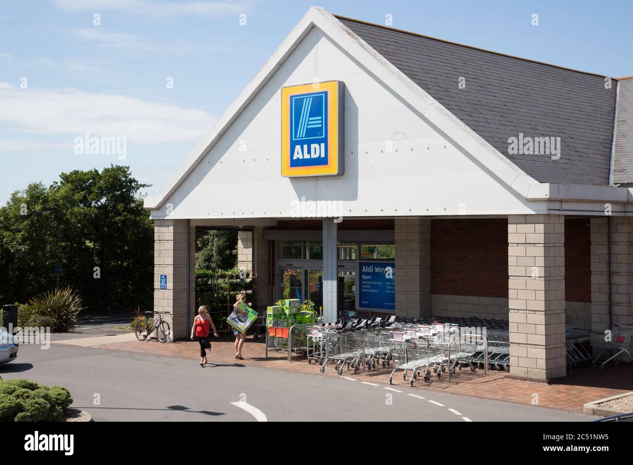 Aldi supermarket, Jubilee Retail Park, Weymouth Stock Photo Alamy