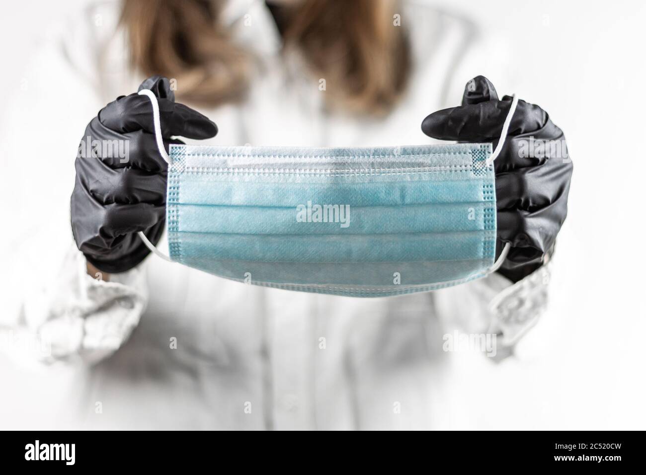 Worker with face mask hi-res stock photography and images - Alamy