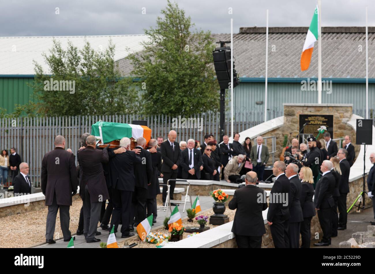 The coffin of senior Irish Republican and former leading IRA figure Bobby Storey arrives at the Republican plot at Milltown Cemetery in west Belfast. Stock Photo