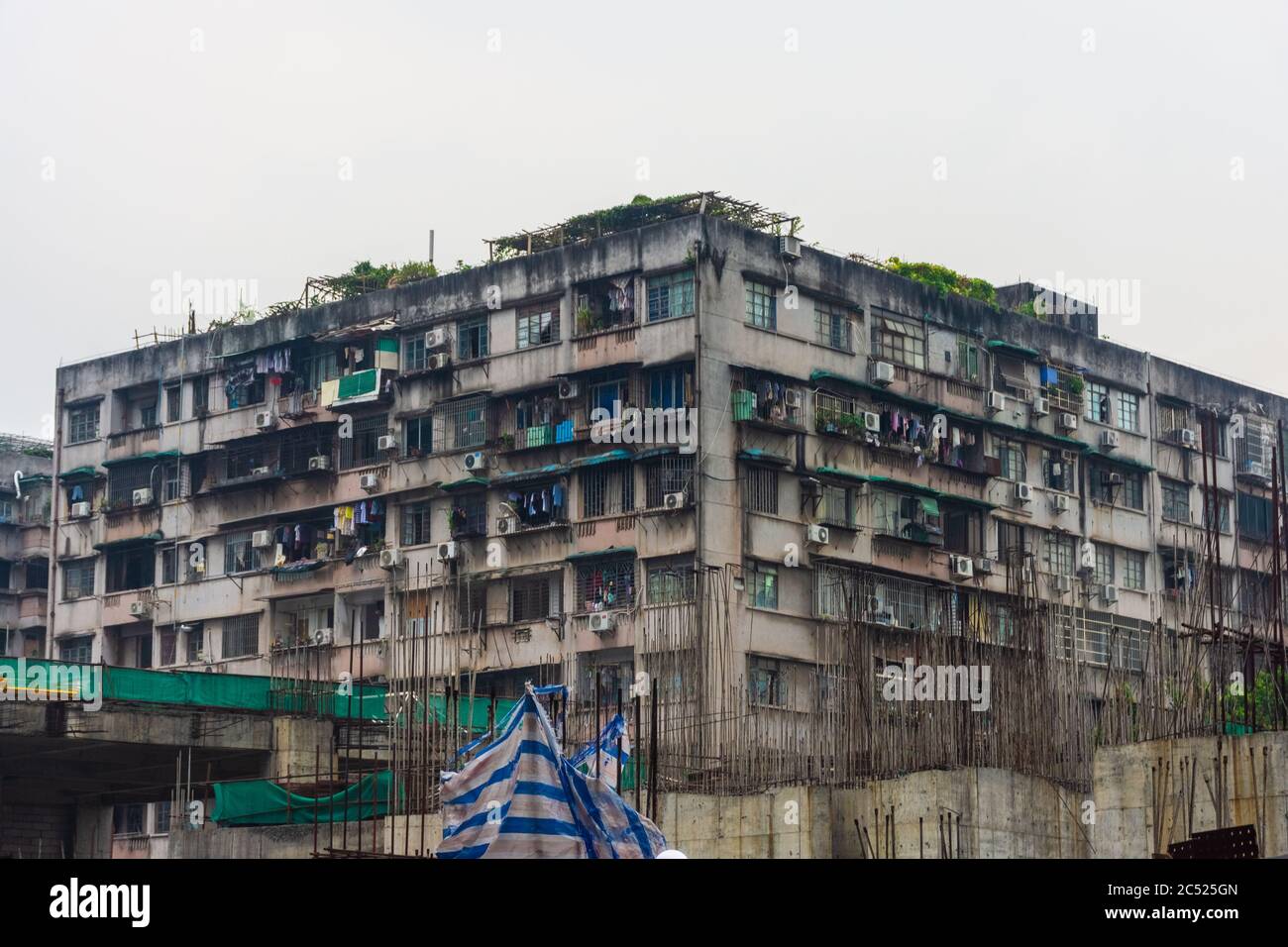 guangzhou-china-18-november-2019-crumbling-old-and-ugly-building-in-guangzhou-2C525GN.jpg