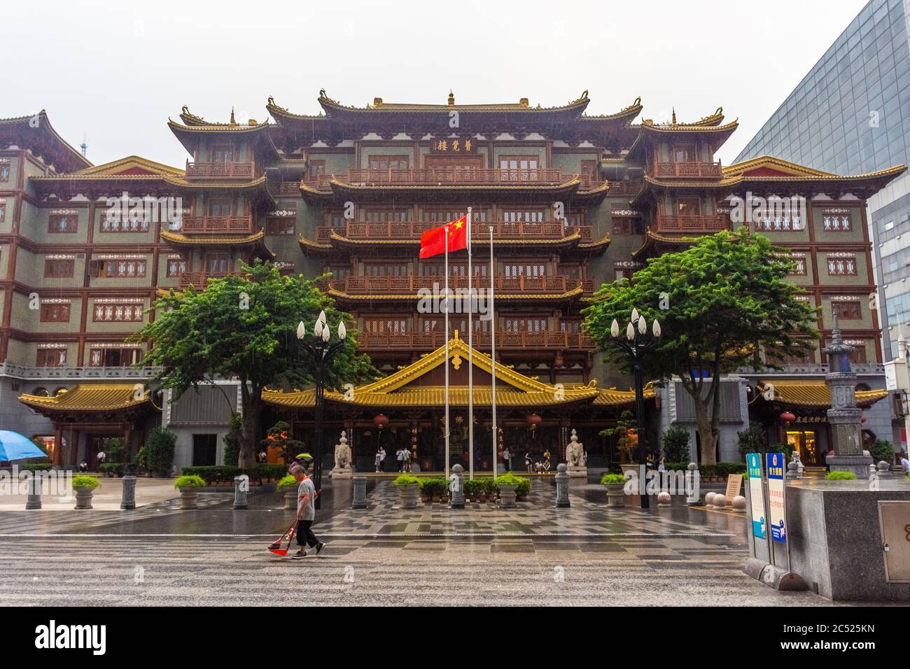 GUANGZHOU, CHINA, 18 NOVEMBER 2019: Big Buddha Temple of Guangzhou Stock Photo