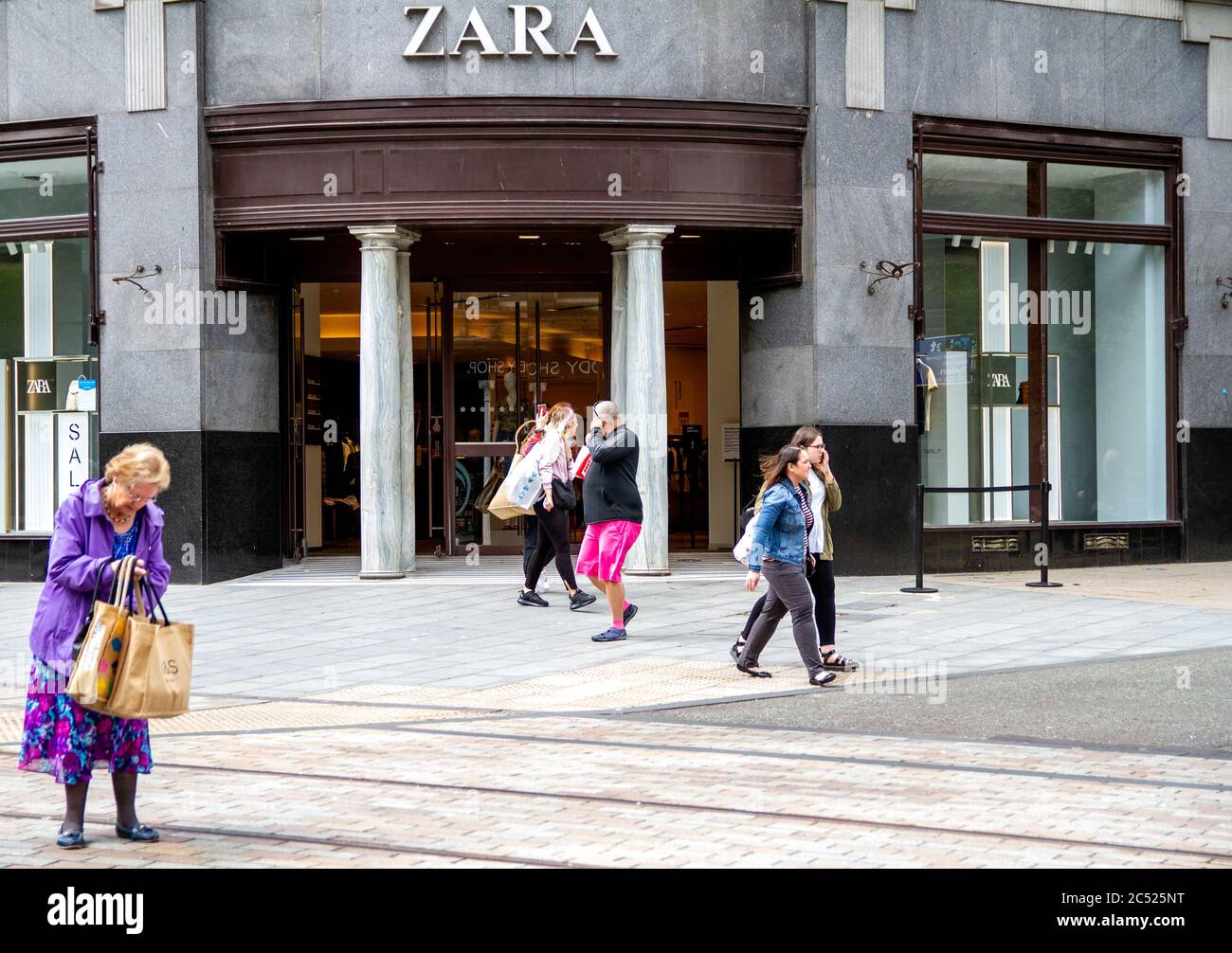 Wellgate shopping centre hi-res stock photography and images - Alamy