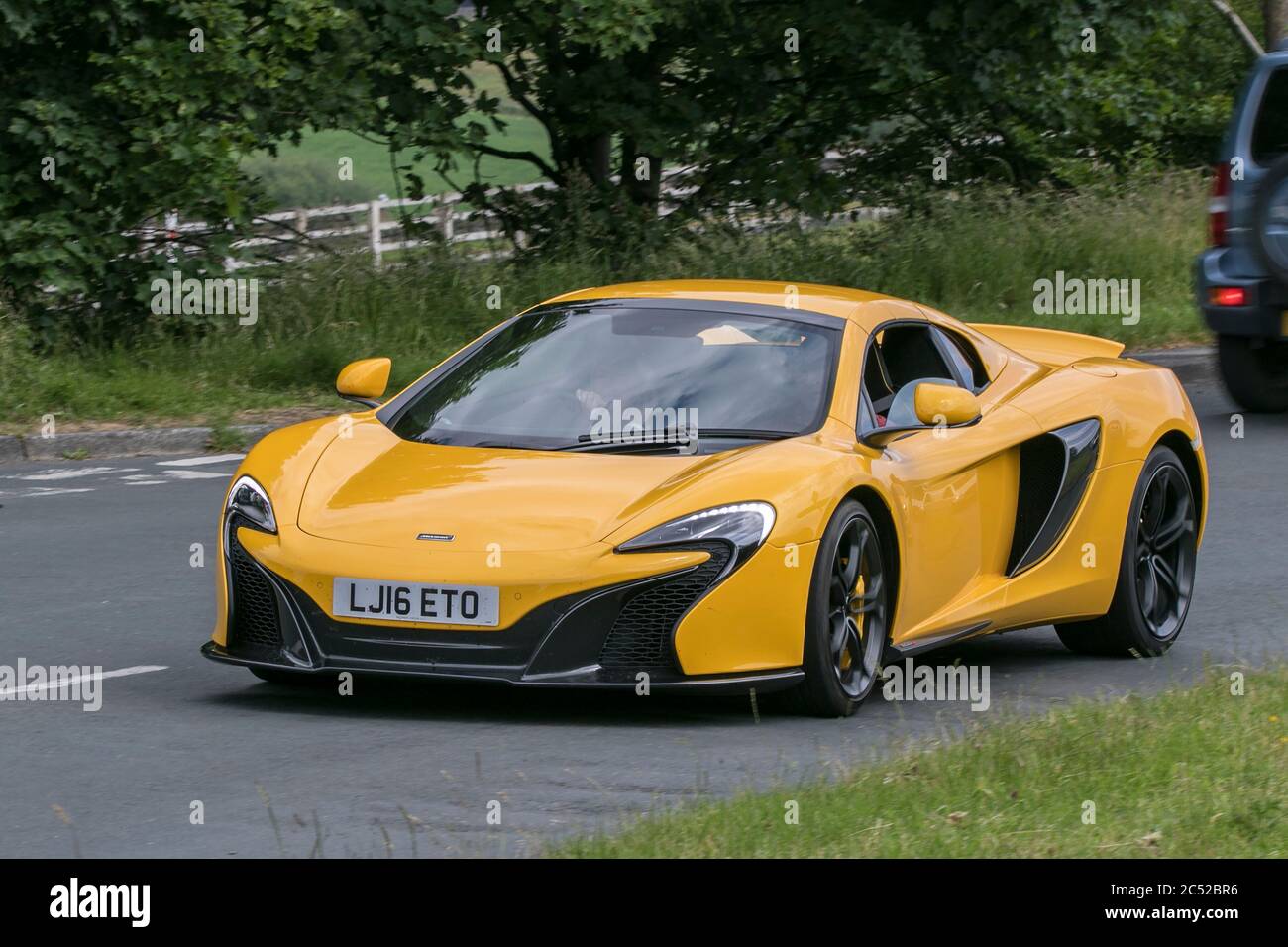 Yellow Mclaren High Resolution Stock Photography And Images Alamy