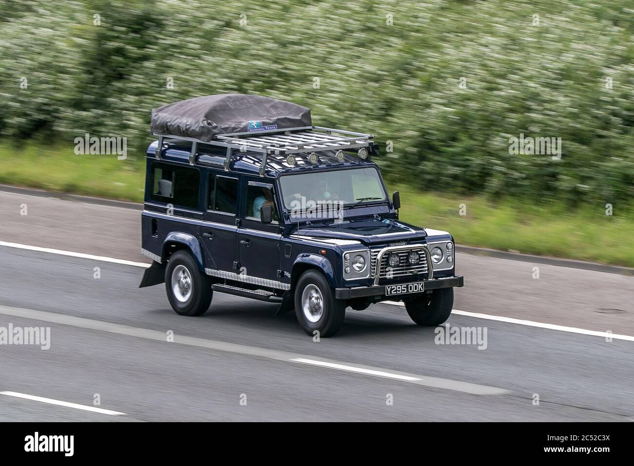 Defender 110 hi-res stock photography and images - Alamy