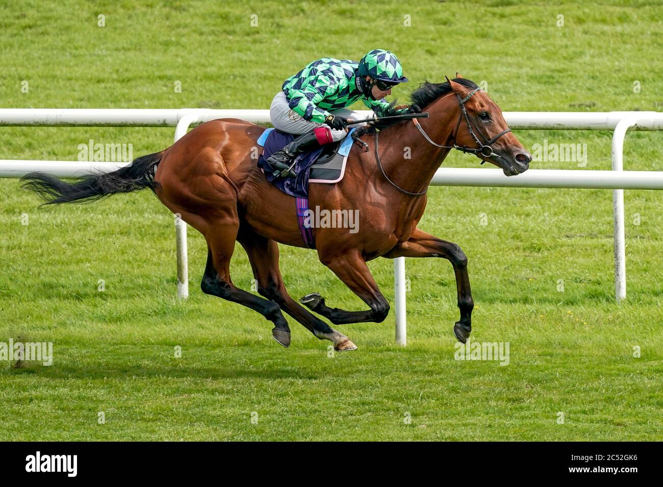 Oisin Murphy riding Matthew Flinders win The Follow At The Races On Twitter Novice Stakes (Div 1) at Doncaster Racecourse at Doncaster Racecourse. Stock Photo