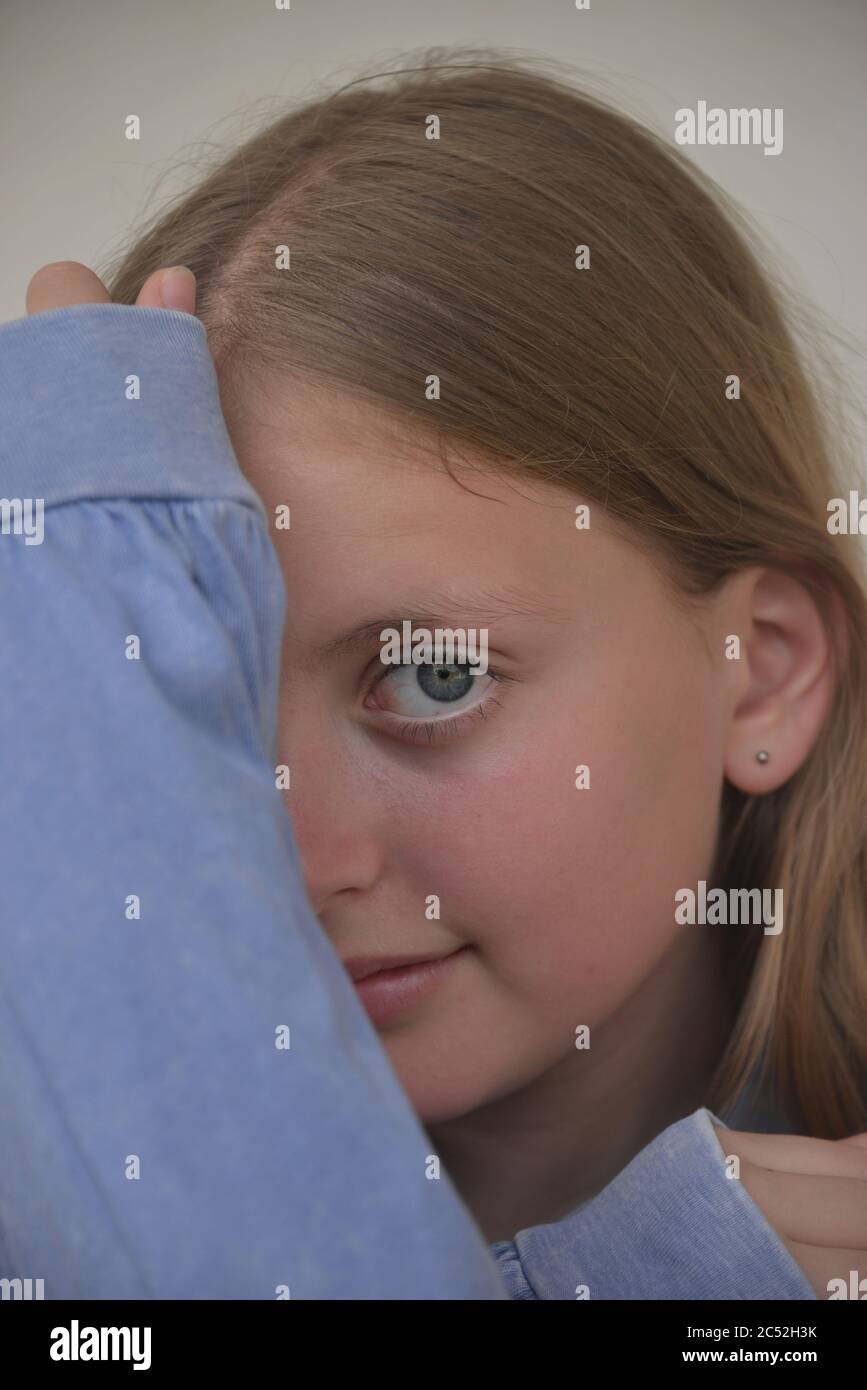Portrait of a smiling girl with her hand on her face Stock Photo - Alamy